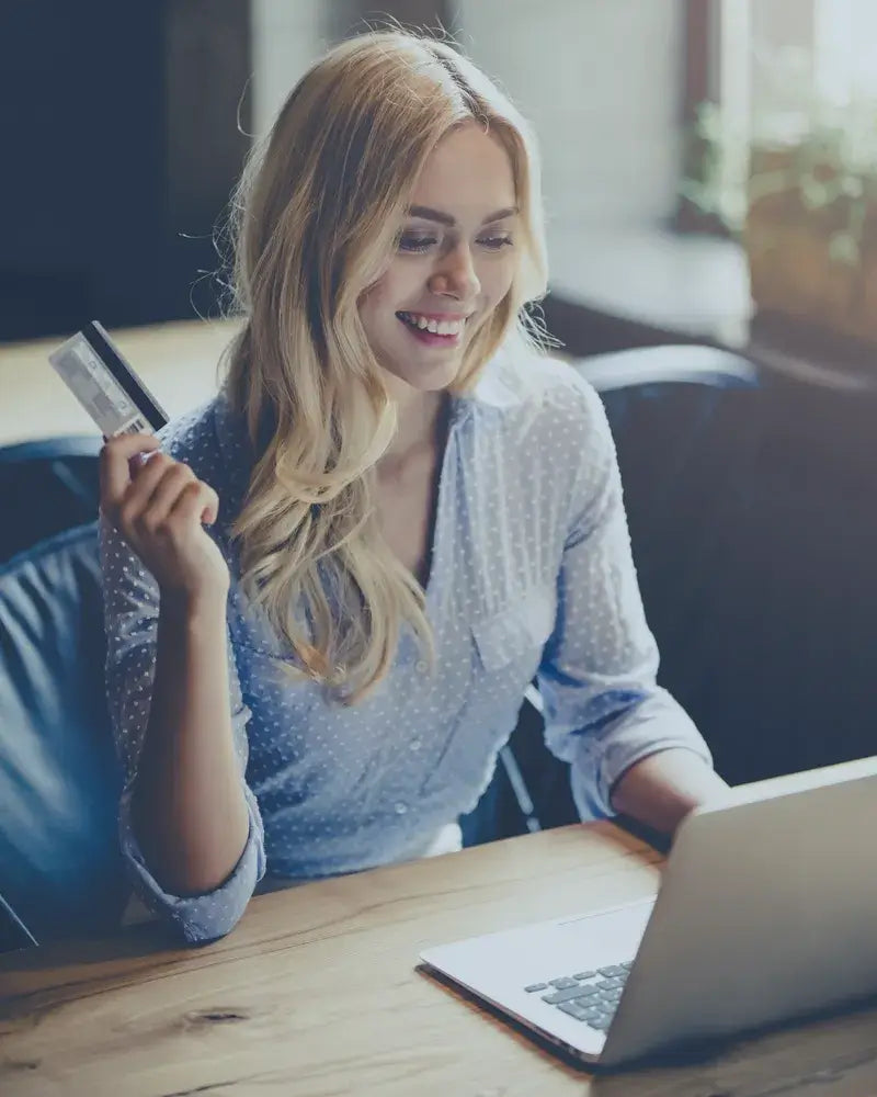 woman using credit card online